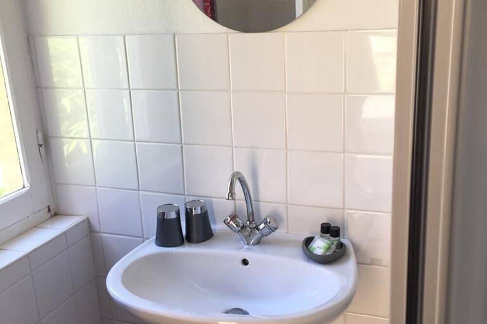 Apartamento entero, Estudio-Apartamento-Baño privado con ducha-Vista al campo in Beynac-et-Cazenac, Périgord Noir
