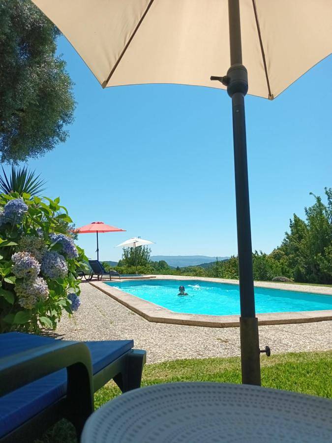 Location de vacances pour 6 personnes, avec jardin et bassin pour enfant ainsi que vue et piscine dans Paredes de Coura - 4