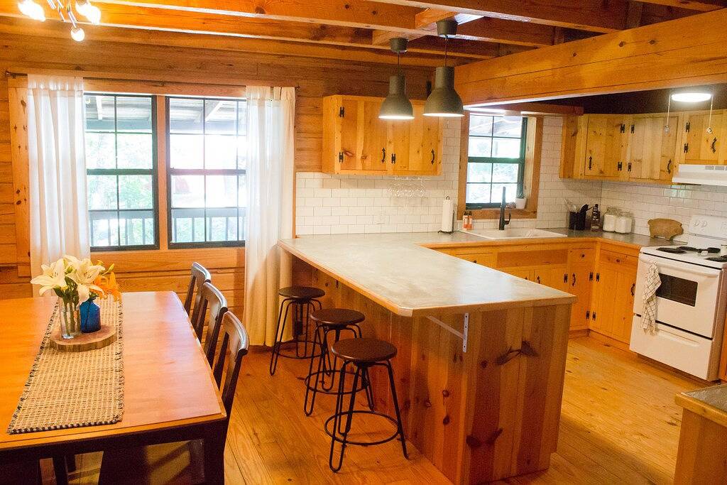 Log Cabin for 12 Guests in Ozark Mountains, Missouri