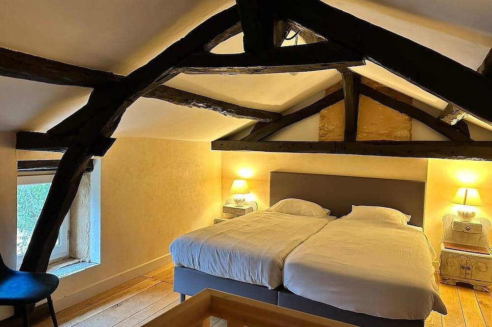 Geheel appartement, Gezellig appartement in charmant gerenoveerde 200 jaar oude duiventoren! in Urval, Périgord Pourpre