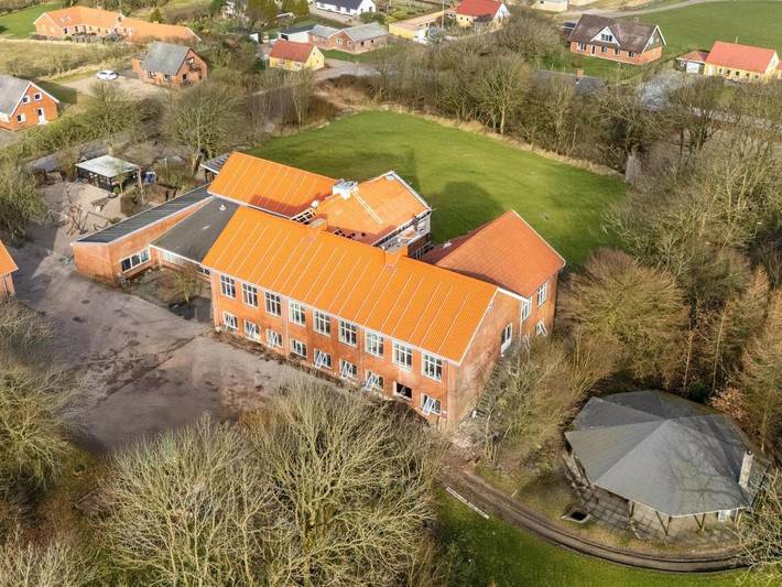 Ferienhaus für 50 Personen, mit Whirlpool und Terrasse sowie Pool und Sauna in Erslev