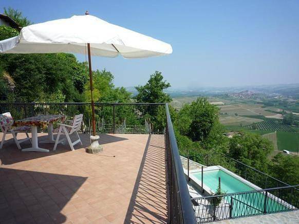 Appartamento intero, Appartamento a Verduno con terrazza attrezzata in Verduno, Langhe