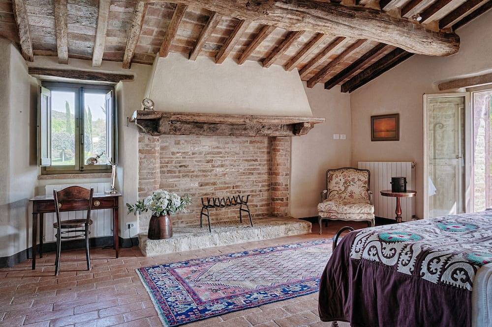 Chiesa Del Carmine - Luxury Umbrian Villa In Stunning Countryside, Sleeping 14 in Perugia, Perugia Province