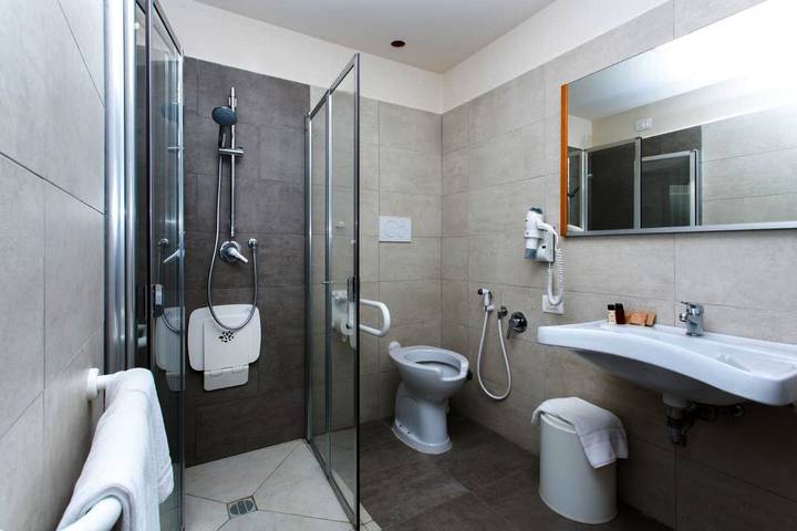 Station pour 4 personnes, avec bassin pour enfant et jardin ainsi que vue et piscine, animaux acceptés à Scalea - 4