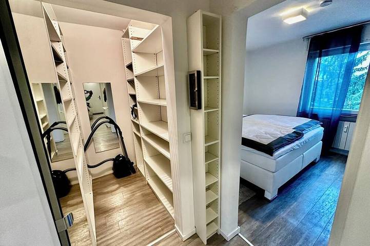 Ganze Wohnung, Zentrale 3-Zi Wohnung Karlsruhe | 2 Balkone & WLAN in Karlsruhe, Rheinebene
