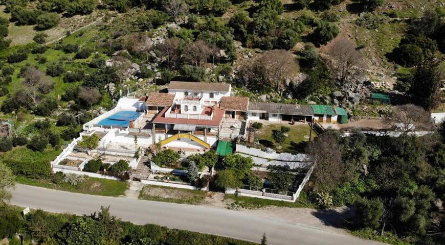 Casa rural para 4 personas, con piscina y jardín en El Bosque