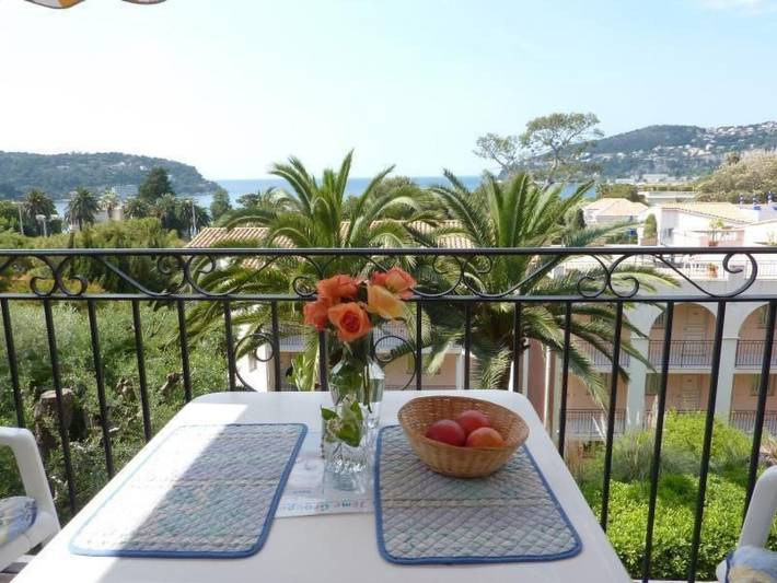Location de vacances pour 4 personnes, avec Balcon et Terrasse ainsi que Jardin et Piscine à Villefranche-sur-Mer