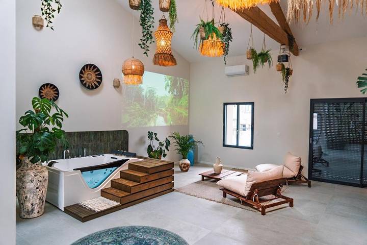 Gîte pour 2 personnes, avec terrasse et jacuzzi à Saint-Jean-de-Cornies - 4