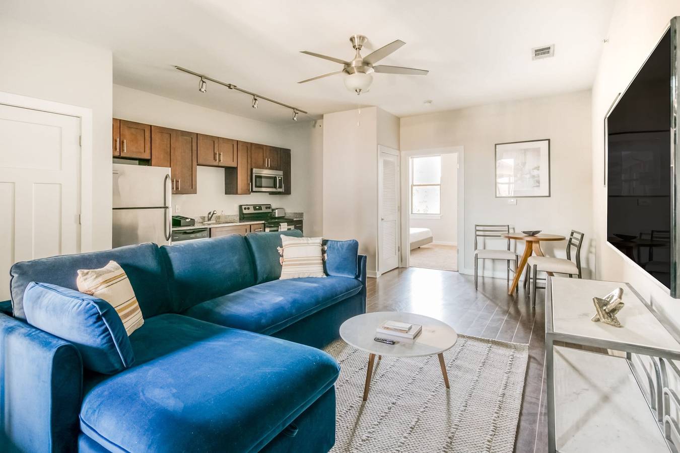 Entire apartment, Cozysuites Musicrow Classy 1Br w free parking  09 in Nashville, Tennessee