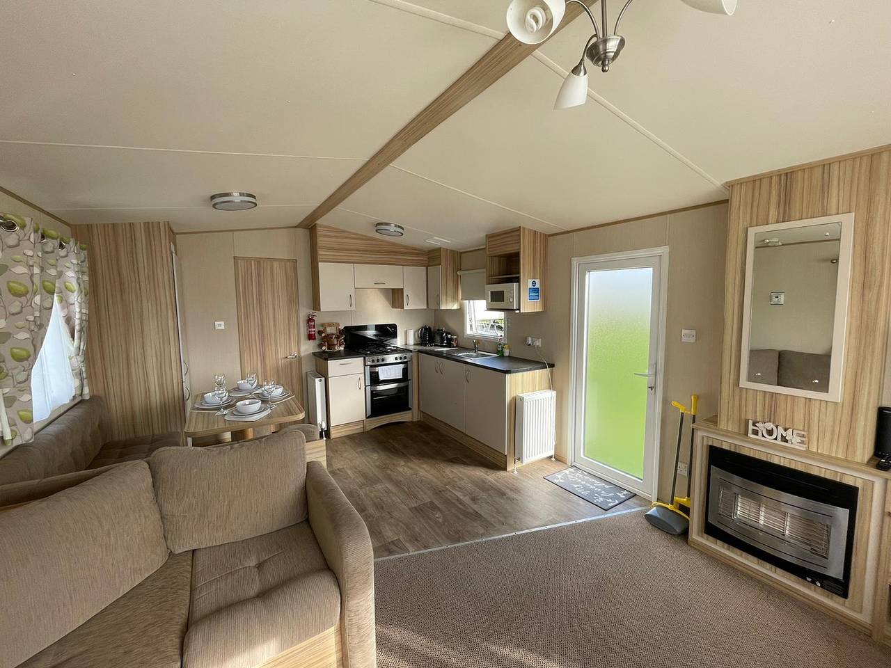 Fluffy Caravan Sleeps 4, Pet-Friendly in Leysdown, Kent