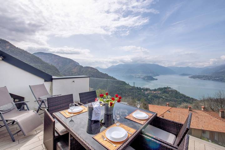 Ferienhaus für 4 Personen, mit Whirlpool und Sauna sowie Seeblick