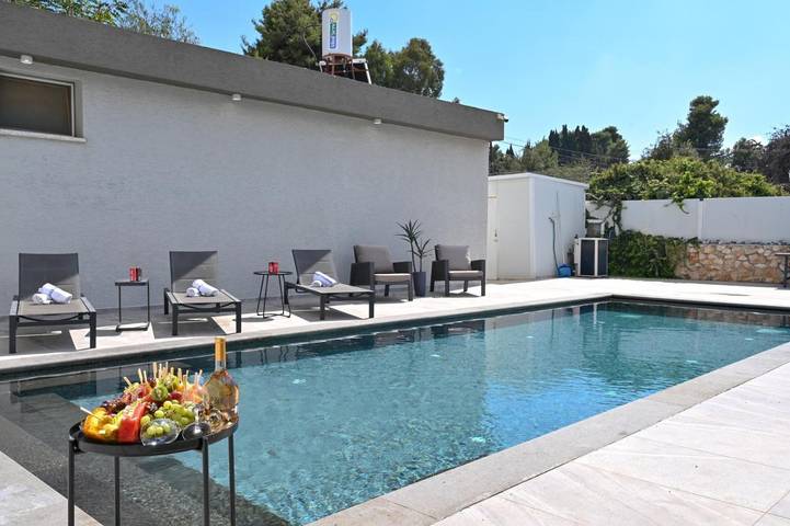 Alojamiento y desayuno para 32 personas, con piscina y jardín - 1