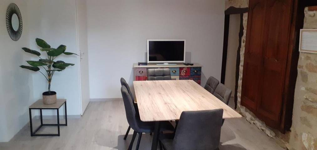 Location de vacances pour 6 personnes, avec terrasse et vue à Saint-Rambert-en-Bugey - 4