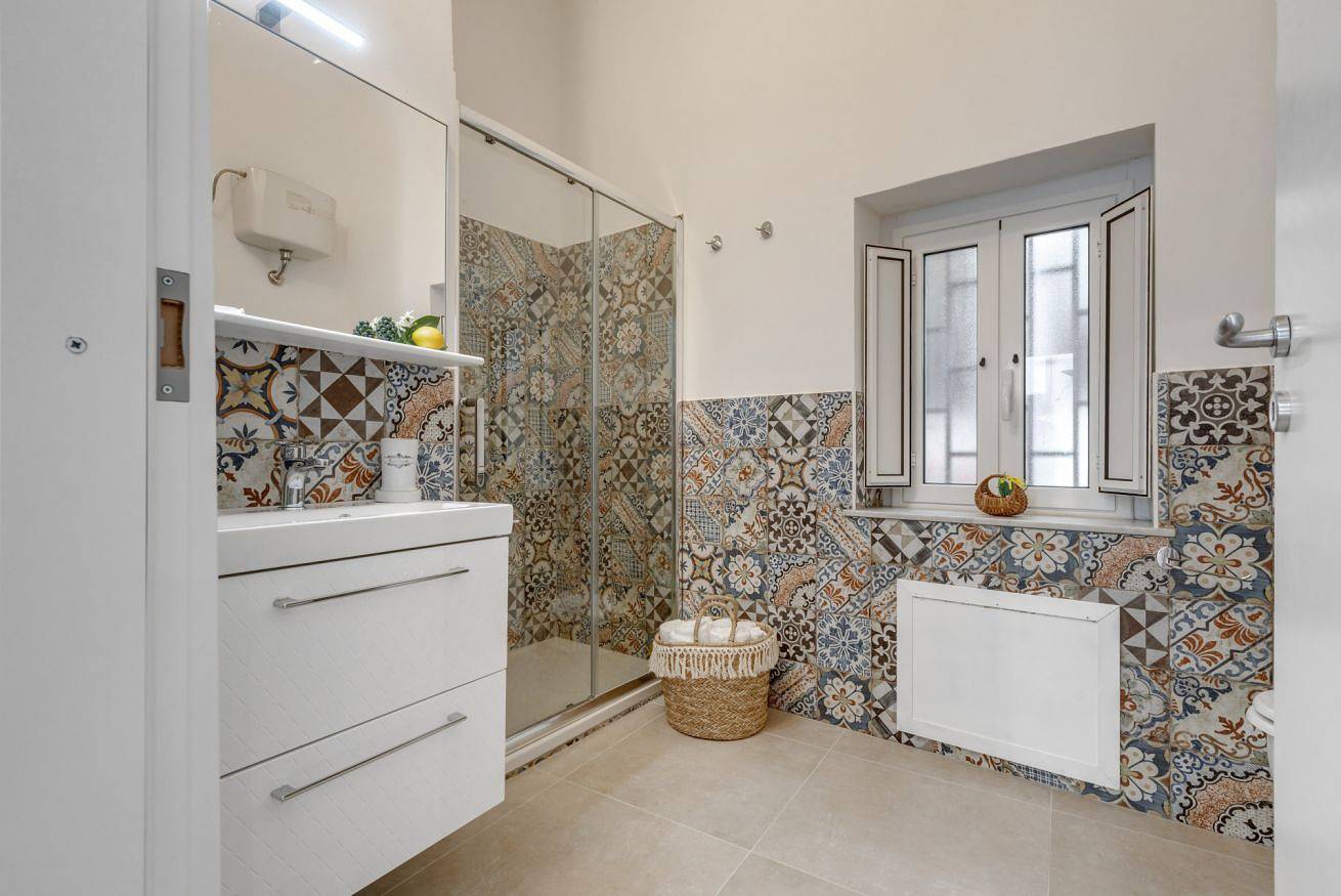 Apartamento entero, Apartamento de vacaciones para 3 personas con balcón/terraza in Castellammare (Palermo), Palermo