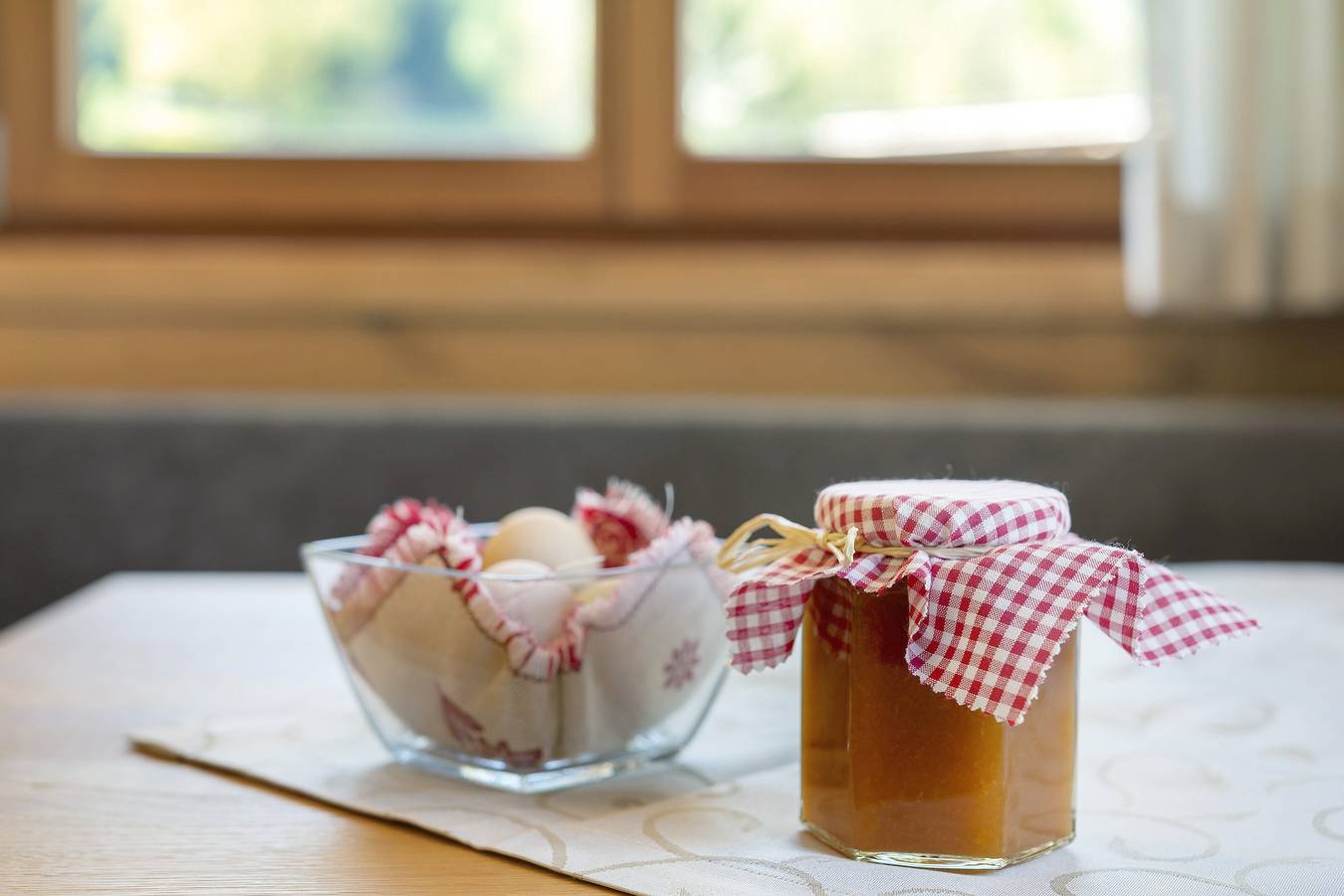 Ganze Wohnung, Ferienwohnung 'Baumannhof Apartment Ega' mit Bergblick, Gemeinschaftsterrasse und Wi-Fi in St. Peter (Bozen), Villnöß
