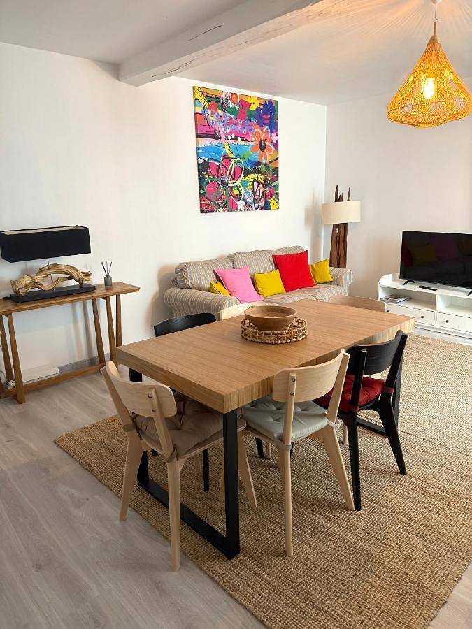 Appartement entier, Two-Bedroom Apartment in Pauillac, Parc naturel régional du Médoc