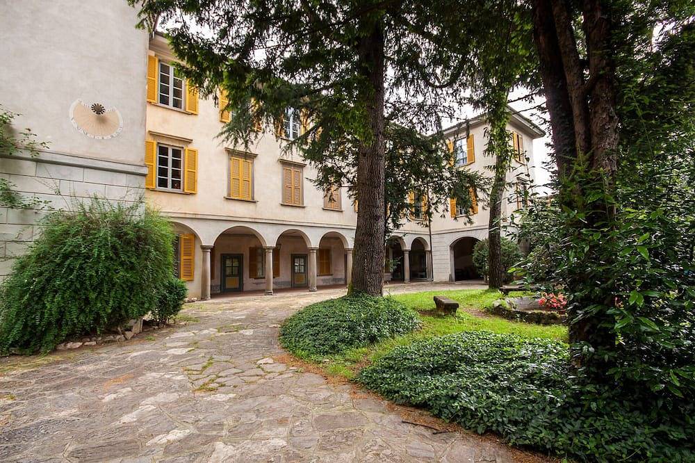 Casa Vacanza per 8 Persone in Zandobbio, Prealpi Bergamasche Orientali