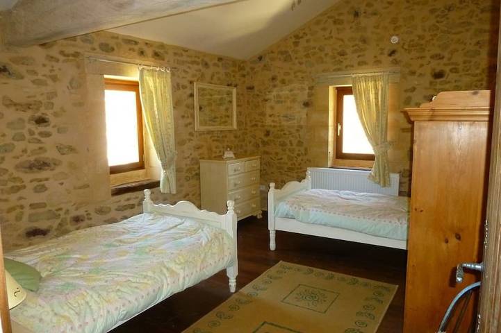 Location de vacances pour 8 personnes, avec terrasse et jardin à Saint-Laurent-la-Vallée - 4