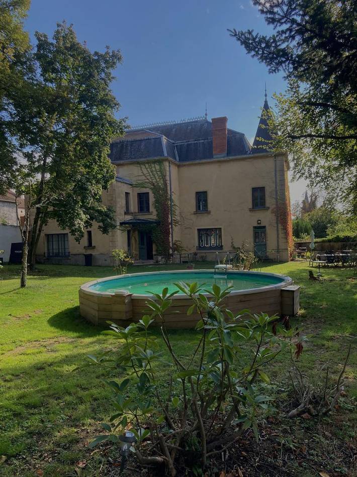 Gîte pour 15 personnes, avec jardin et piscine