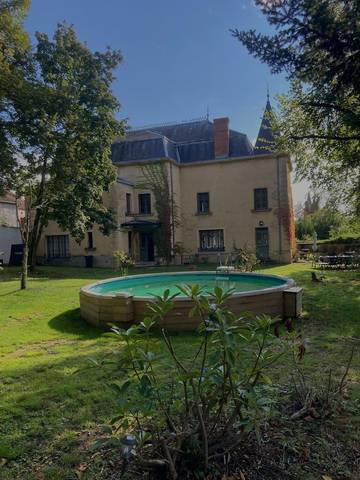 Gîte pour 15 personnes, avec jardin et piscine à Chenay-le-Châtel