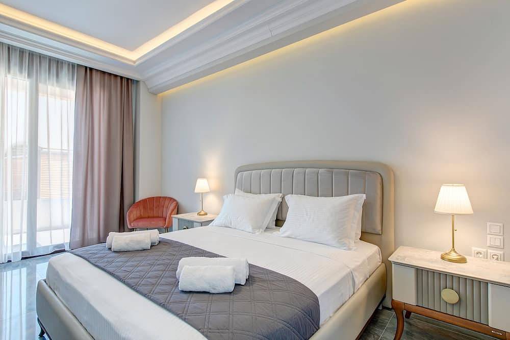 Epavli Alexandros: Luxurious Beachfront Villa in Vourvourou. in Vourvourou, Sithonia Halbinsel