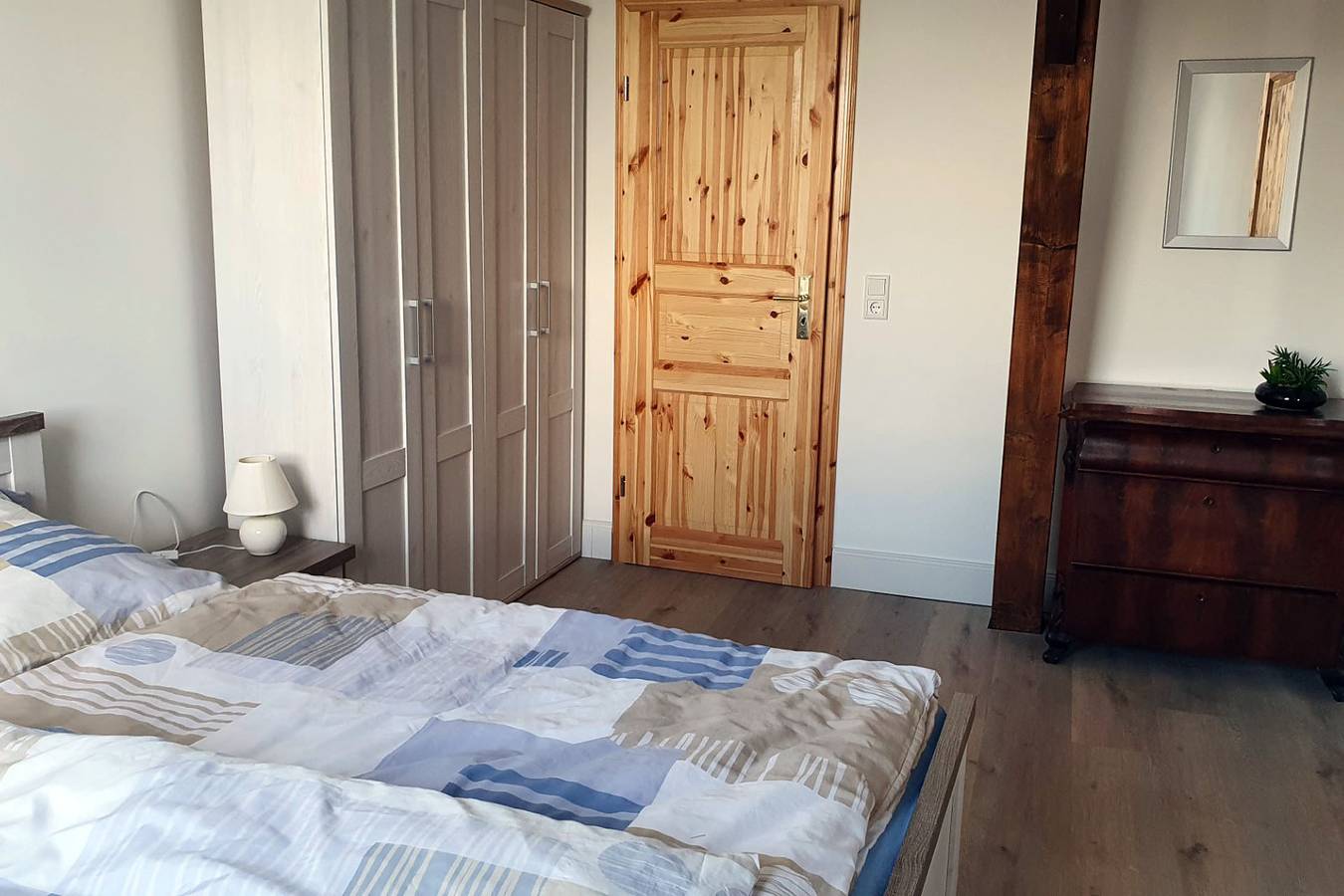 Ganze Wohnung, Ferienwohnung Dg Rechts - Lychen" mit Seeblick, Gemeinschaftsterrasse und Wlan in Lychensee, Lychen