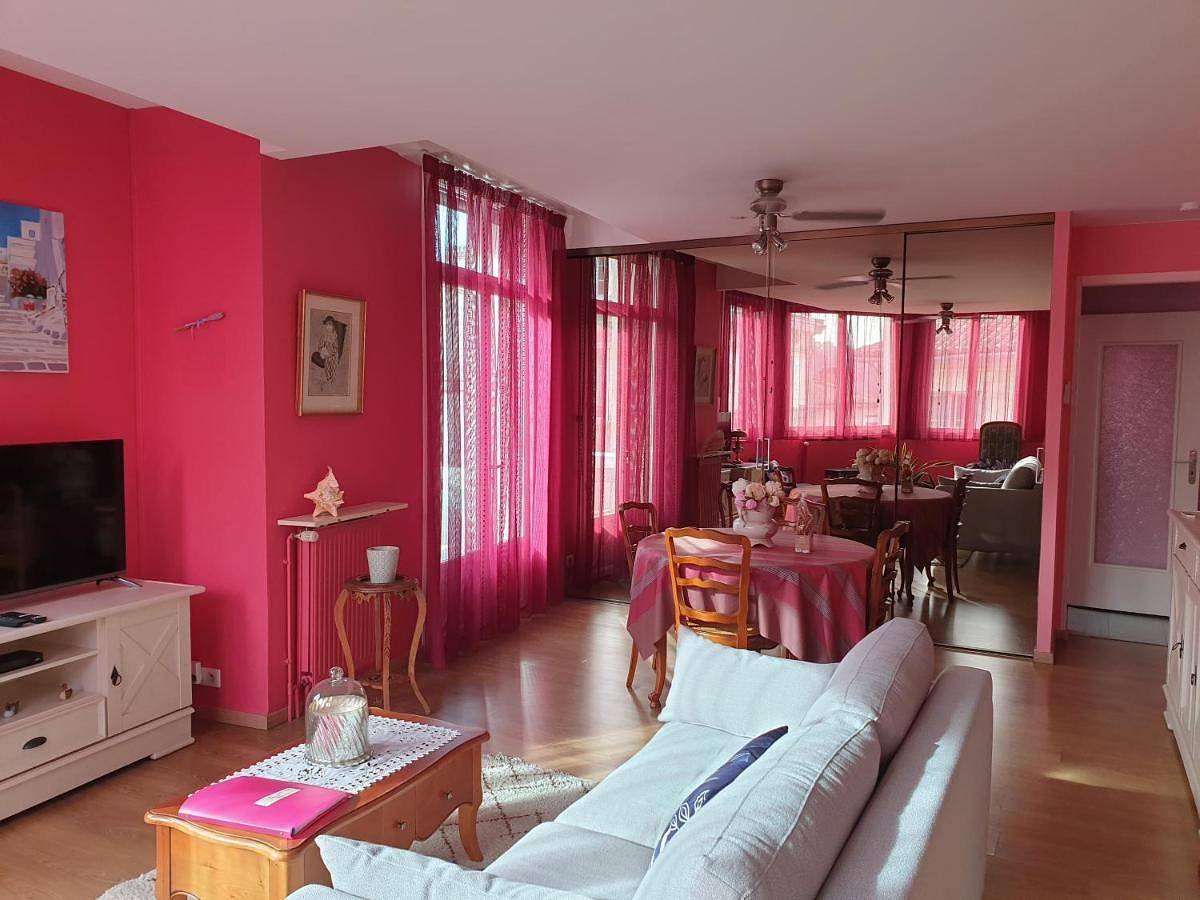 Appartement entier, One-Bedroom Apartment in Périgueux, Périgord Blanc