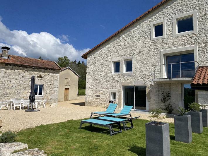 Gîte pour 8 personnes, avec terrasse et jardin