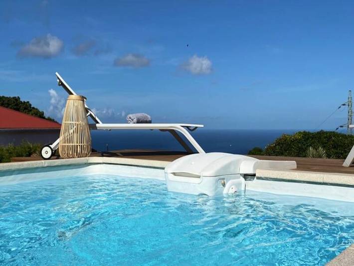 Gîte pour 6 personnes, avec piscine et jardin, adapté aux familles à Gourbeyre