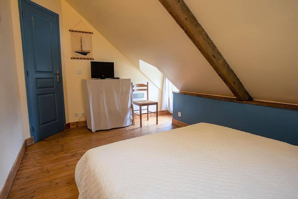 Stunning private villa for 6 guests with Wifi, Tv and terrace in Pleurtuit, Saint-Malo region