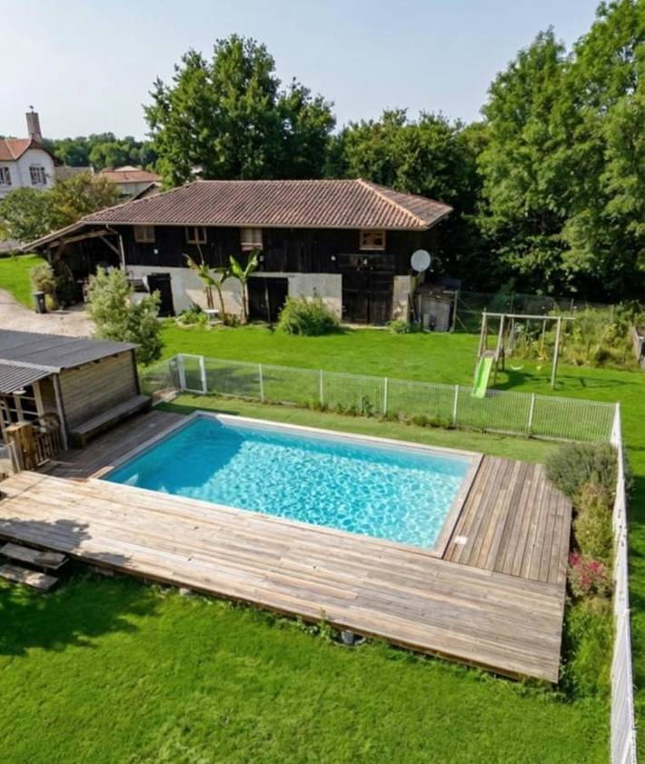 Location de vacances pour 9 personnes, avec vue ainsi que piscine et jardin à Mios - 2