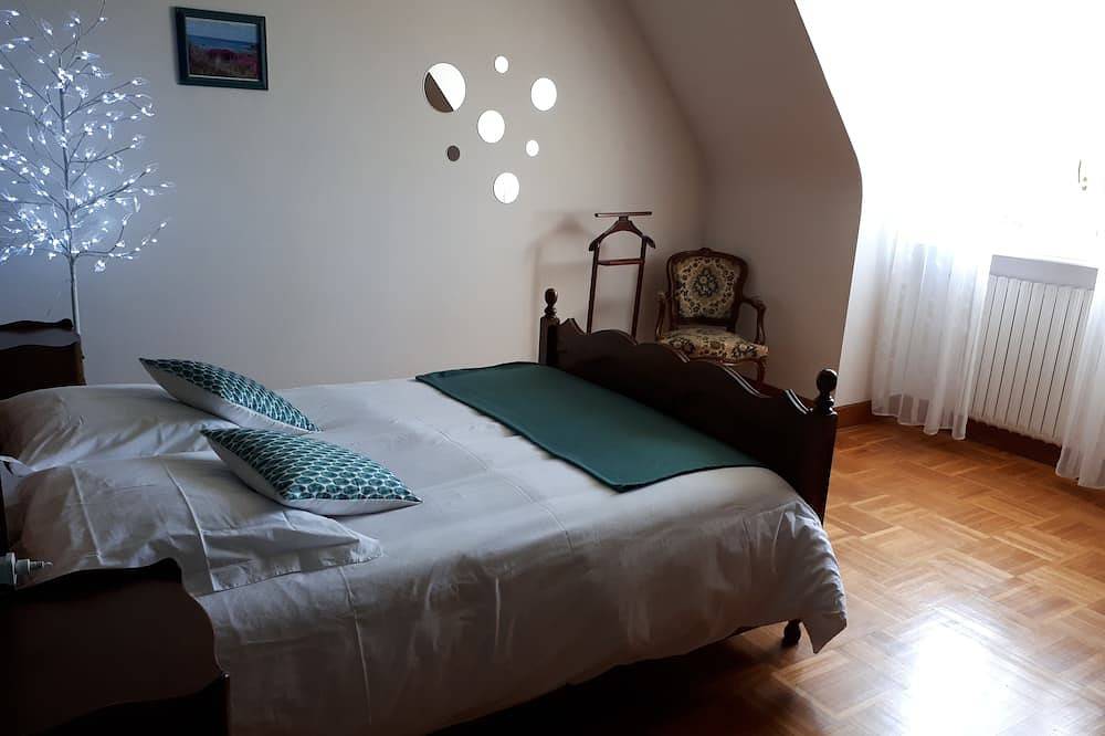 Character property 3km from the beach, covered swimming pool in Cléder, Ceinture Dorée