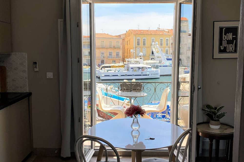 Appartement entier, Appartement au rez de chaussée avec balcon et vue sur le canal in Sète, Côte méditerranéenne (France)