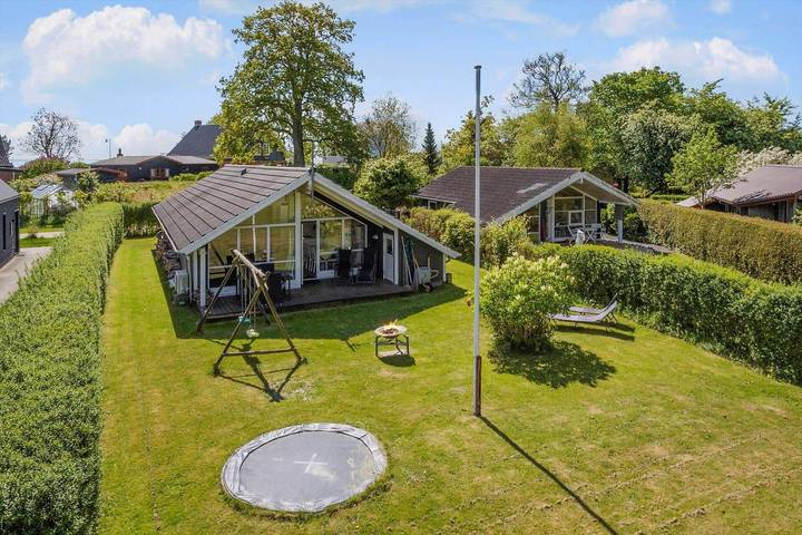 Ferieudlejning for 4 personer, med terrasse og jacuzzi i Faxe Ladeplads