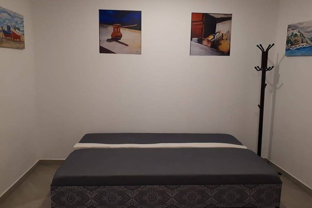 Geheel appartement, Spacious apartment with mountain views, large garden and terrace. Ideal location in Agia Galini, Rethymno en omgeving