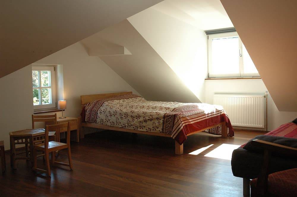 Ganze Wohnung, Großzügige, moderne Dachgeschoßwohnung am Stadtrand in Wien, Wienerwald