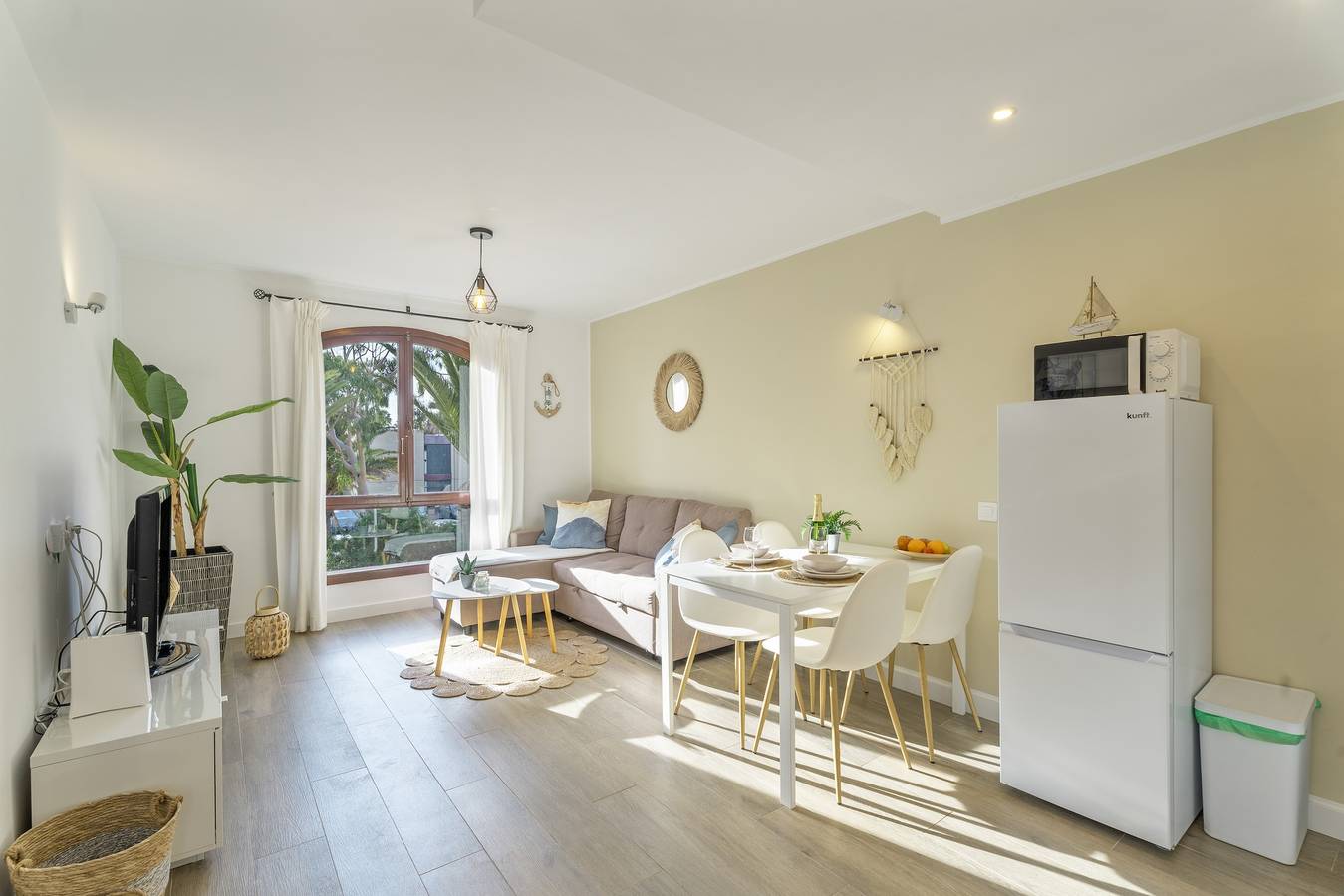 Ganze Wohnung, Ferienwohnung 'Tagoropark Relax' mit Gemeinschaftspool, privater Terrasse & Wlan in Costa del Silencio, Arona