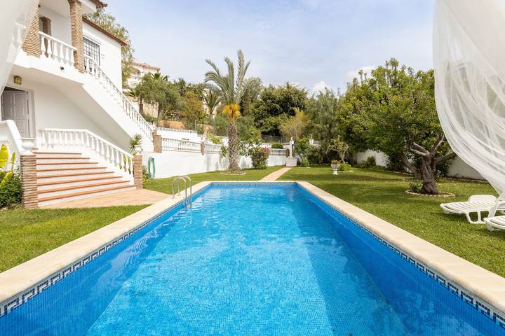 Vacation Home "El Valle de Arantxa" with Mountain View, Pool & Wi-Fi in Frigiliana, Costa del Sol