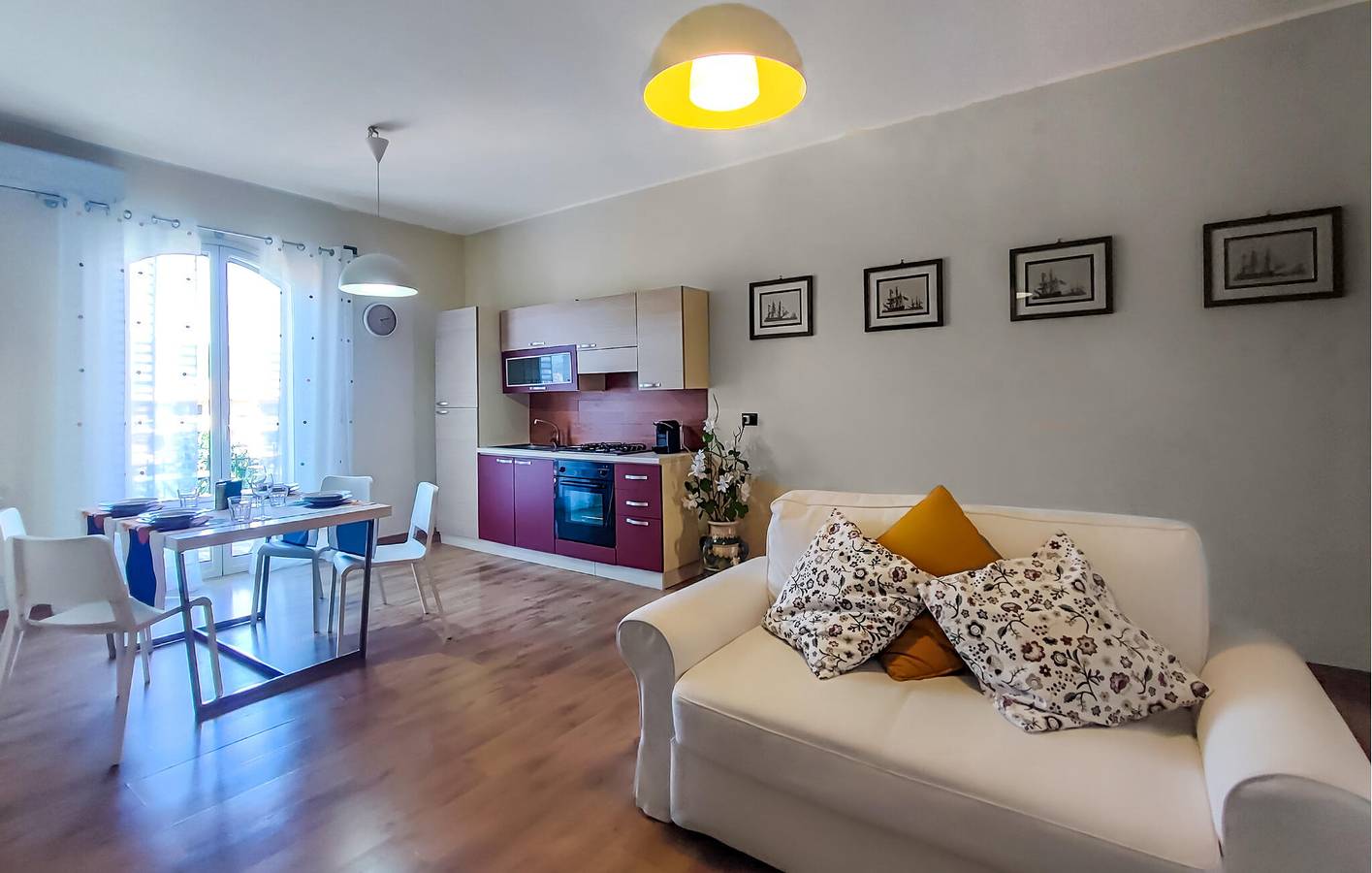 Ganze Ferienwohnung, Gemütliches Strand-Apartment mit WiFi & Parkplatz in Trappitello-Chianchitta, Taormina