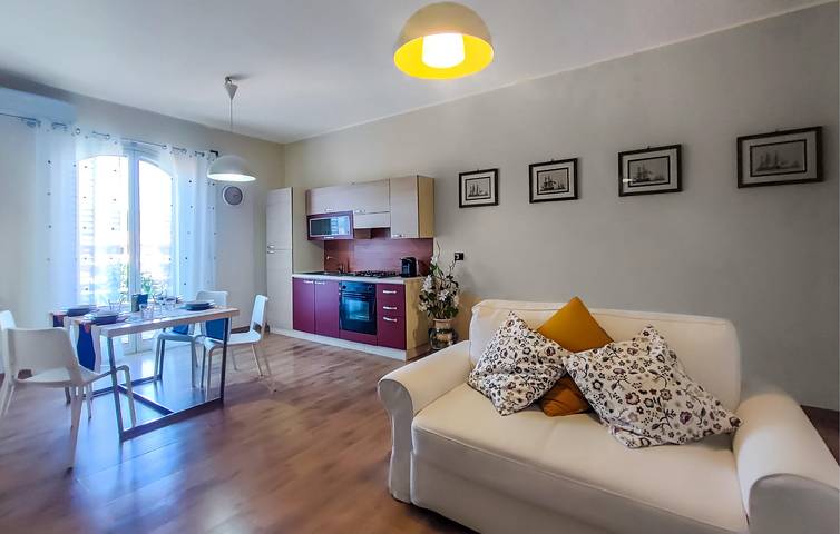 Entire holiday apartment, Cozy Beach Apartment with WiFi & Parking in Trappitello-Chianchitta, Taormina