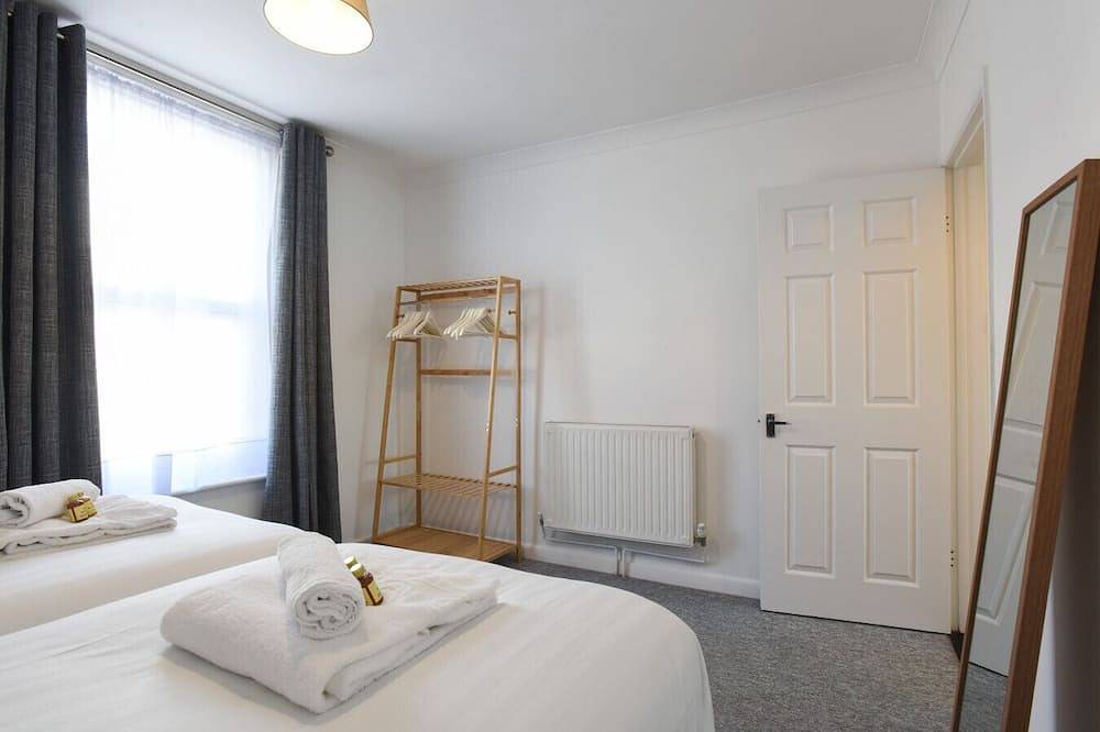 Clive’s Abode | Centrally Located 2Br Family Home in Portsmouth, Südostengland