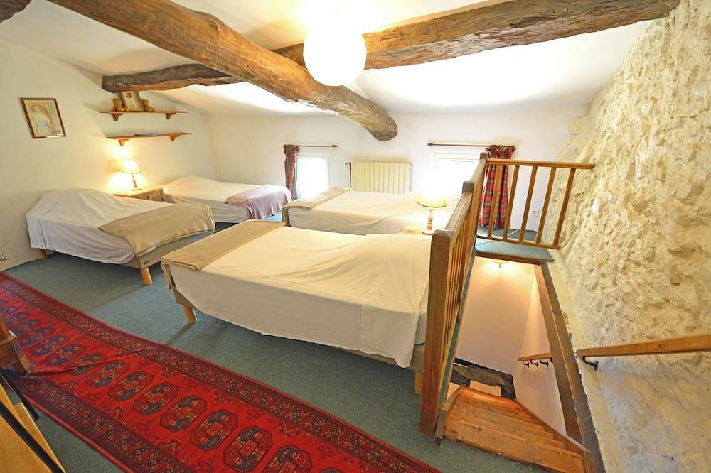 Former Ardèchoise farmhouse 12/14p 6 bdrms Private heated swimming pool not overlooked in Viviers, Privas