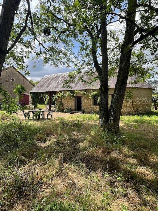 Location de vacances pour 4 personnes, avec Terrasse ainsi que Jardin et Vue à Mauvières