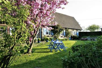 Gîte pour 11 personnes, avec terrasse et jardin, animaux acceptés à Sainte-Colombe