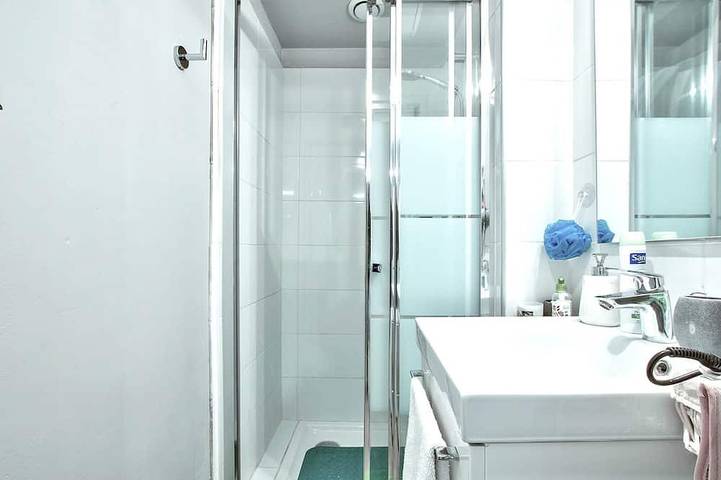 Apartamento entero, “L’Océane”: ¡relajación y bienestar! - ¡Aire acondicionado y estacionamiento gratuito/seguro! in Villeurbanne, Lyon region