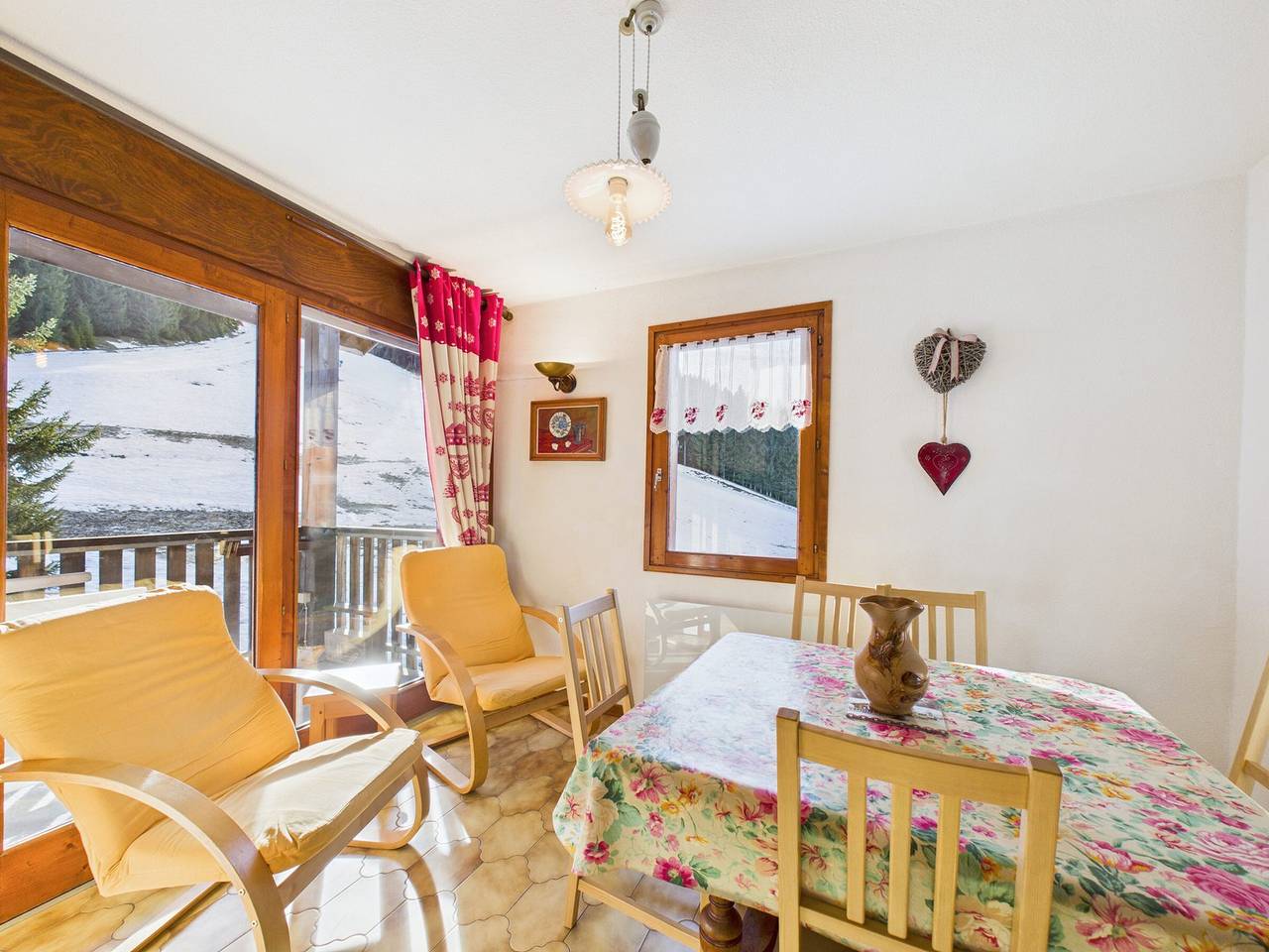 Entire apartment, Apartment in Les Gets ski-in/ski-out with parking in Les Gets, Les Portes du Soleil