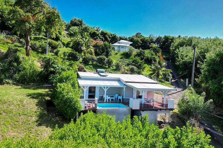Maison de vacances pour 3 personnes, avec vue ainsi que piscine et terrasse, adapté aux familles