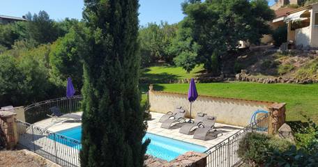 Gîte pour 2 personnes, avec piscine et jacuzzi ainsi que jardin et terrasse en Corse