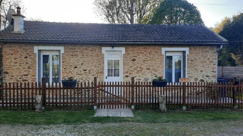 Gîte pour 5 personnes, avec vue et jardin à Le Plessis-Feu-Aussoux