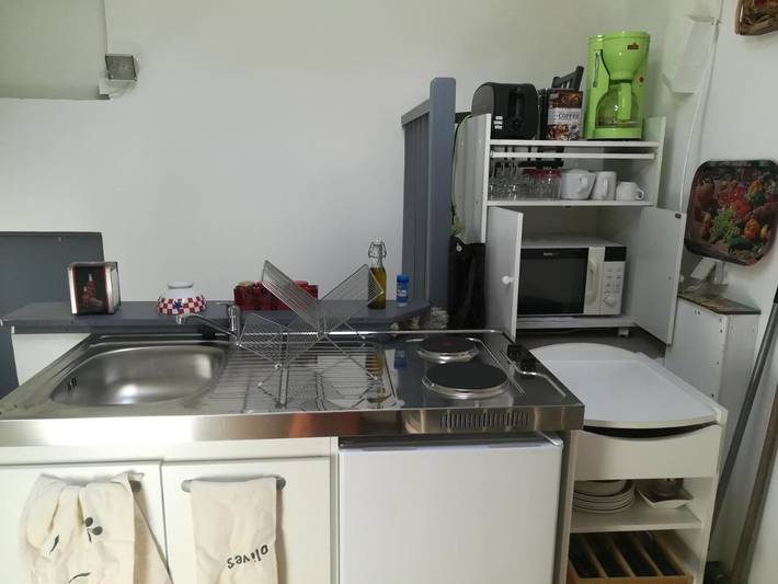 Gîte pour 2 personnes, avec jardin ainsi que jacuzzi et piscine à Toulon - 4